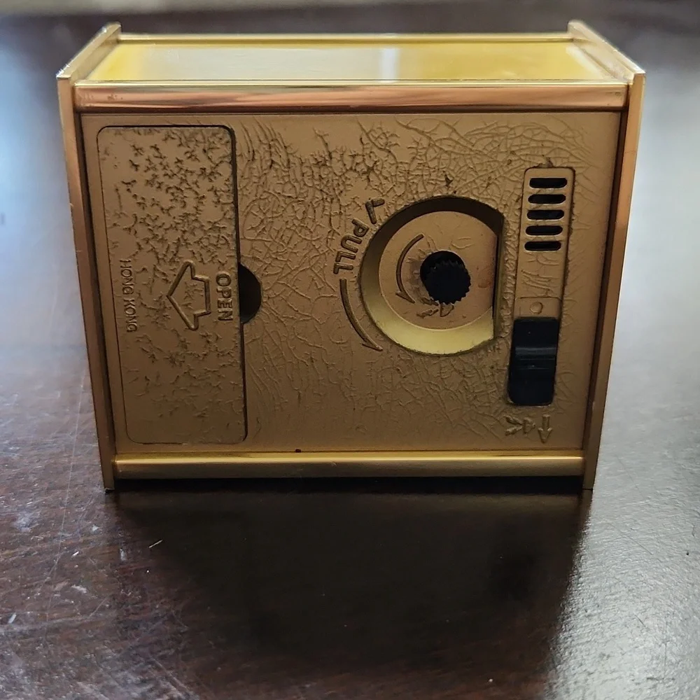 VINTAGE💛70’s PIERRE CARDIN Bedside/desk Quartz Alarm Clock Gold Tone - Picture 6 of 7